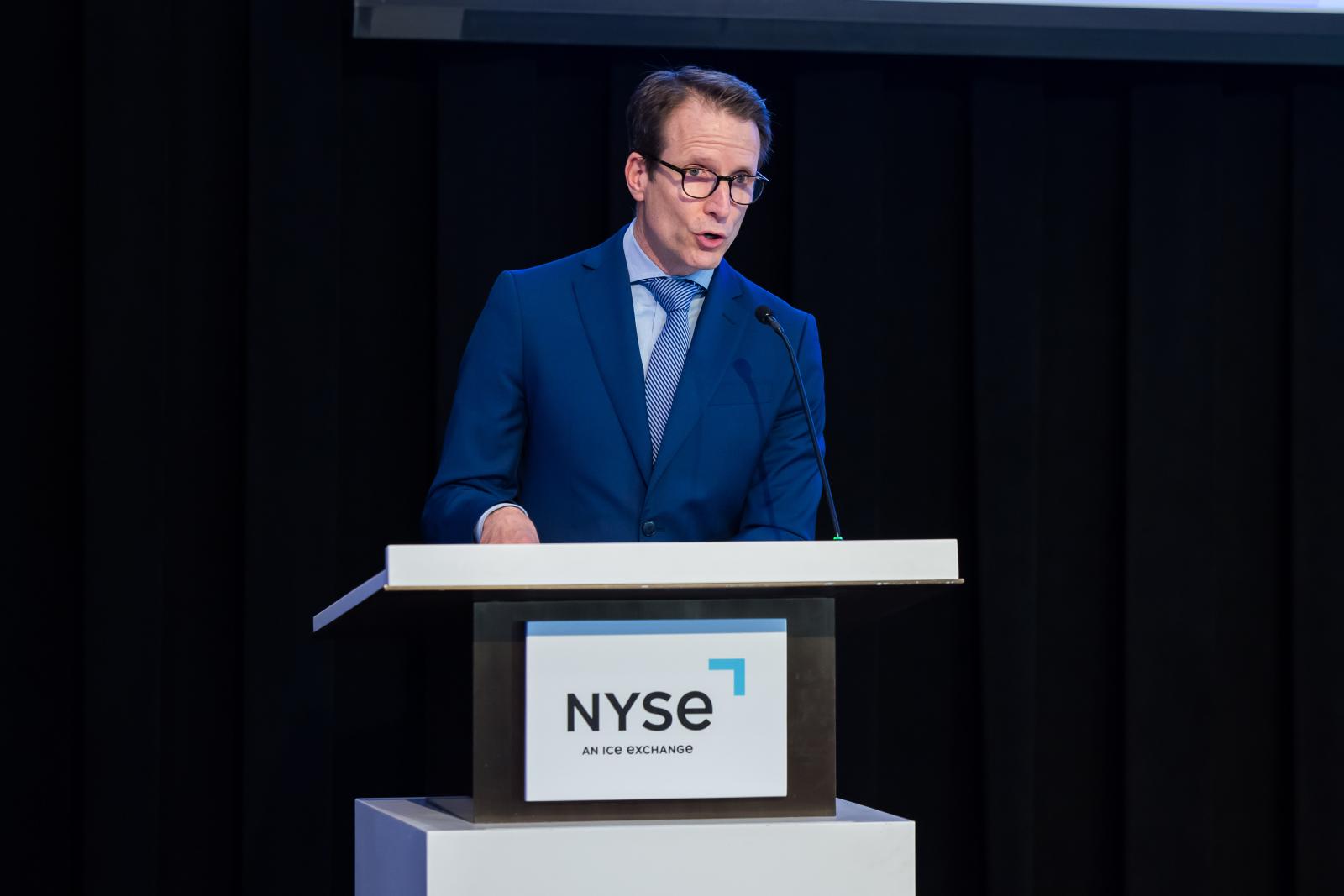 Senior Counsel at the intersection of business, capital market, and reputation.